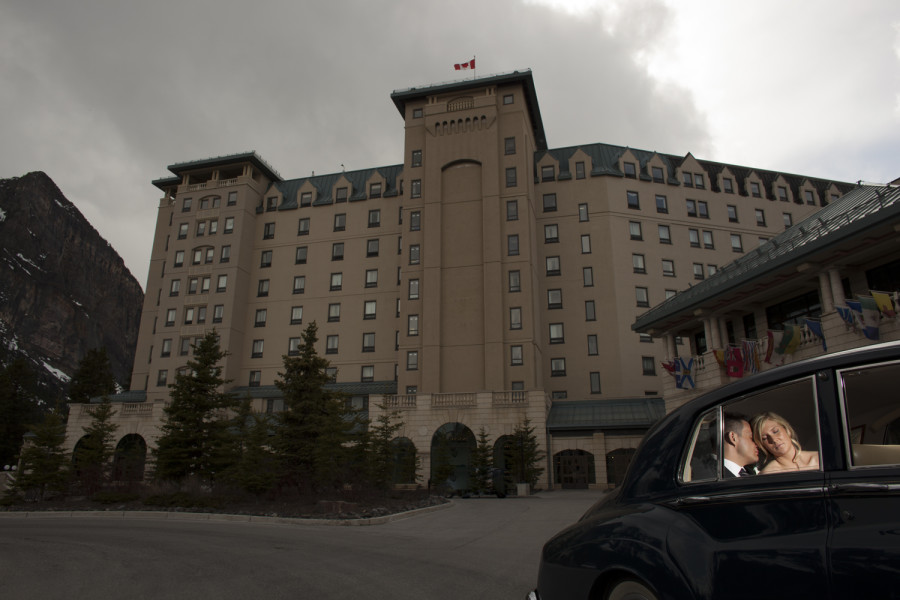 chateau lake louise limousine wedding photos